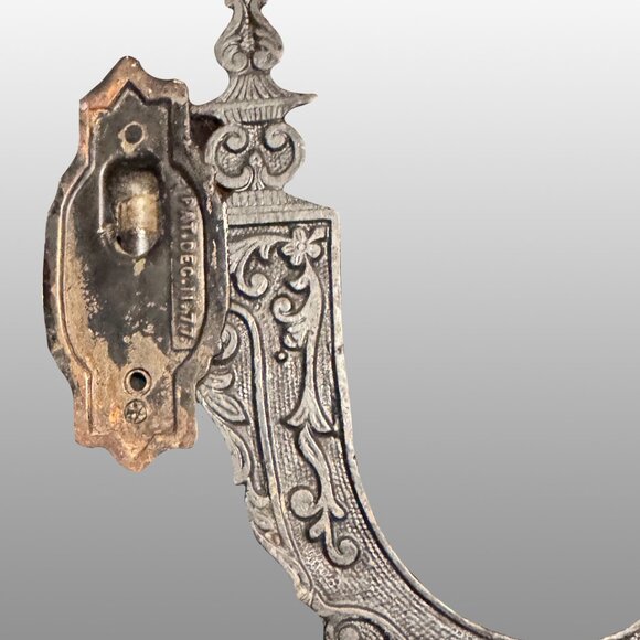 Antique hinged "swing" oil lamp - Picture 3 of 4